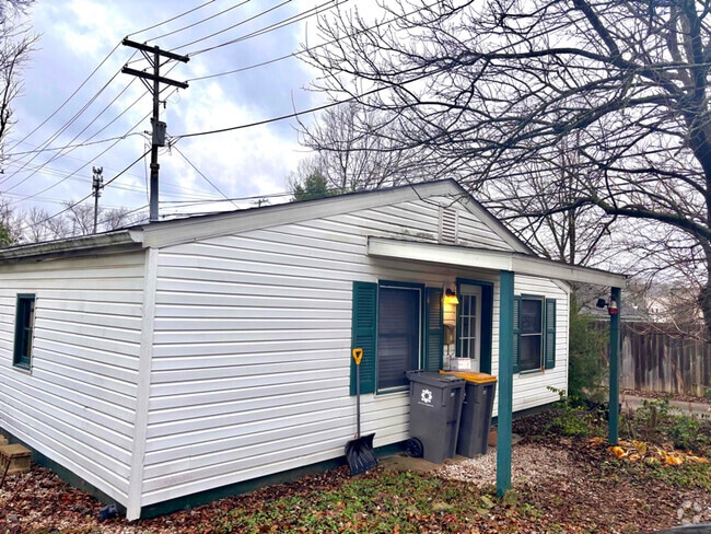 Building Photo - 1416 1/2 S Madison St Rental