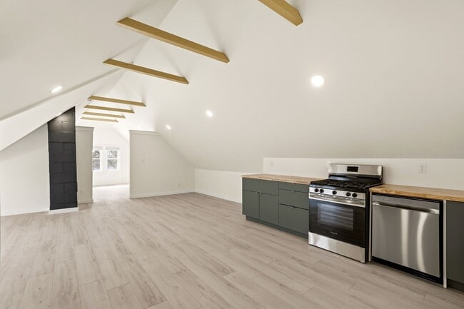 Building Photo - Unicorn Unit