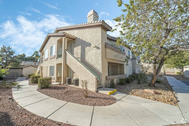 Building Photo - Stylish Condo in Gated Community!