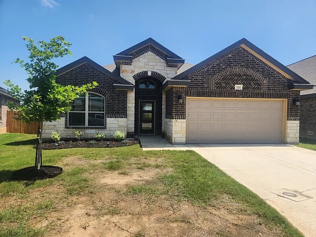 Building Photo - 3 BR/2BA | Single Family Home | 1-Car Garage Parking | Fenced backyard