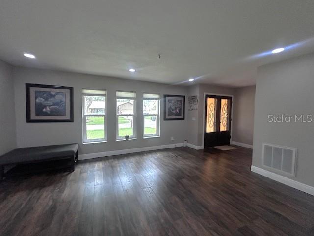 Photo - 124 Mayfair Cir W