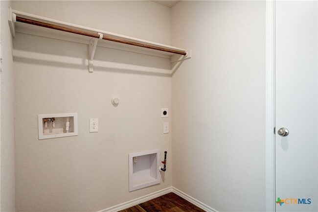 Photo - 121 Roanwood Dr