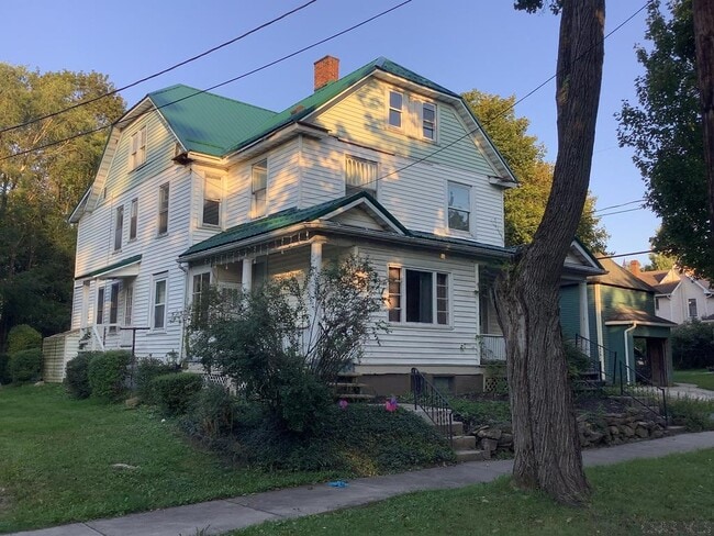 Building Photo - 921 Bucknell Ave