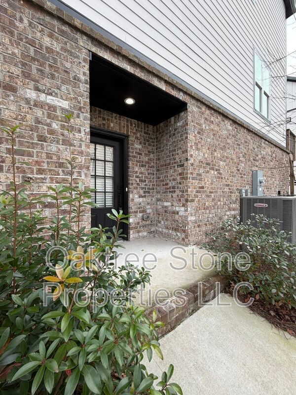 Photo - 1996 Main St NW