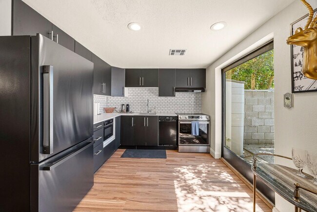 Photo - 385 W Pierson St Unit E5