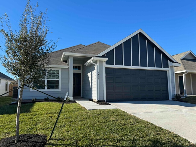 Photo - 4922 Luke Matthew Dr