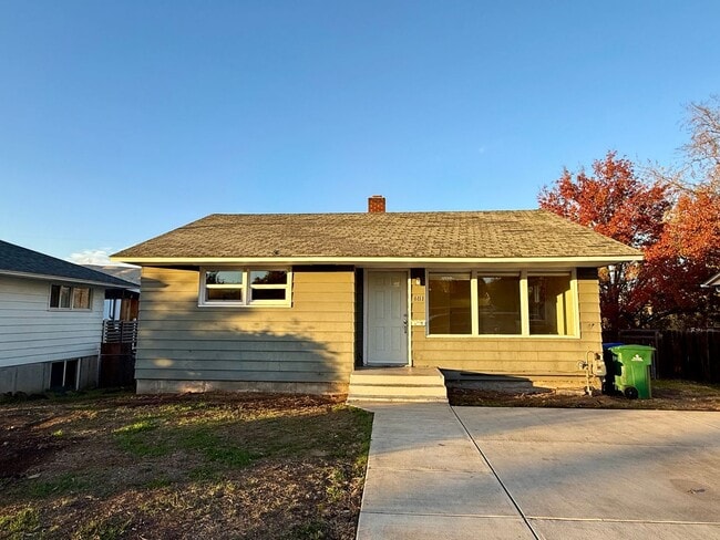 3 Bedroom, 2 Bathroom WITH a Move in Special! - 3 Bedroom, 2 Bathroom WITH a Move in Special!