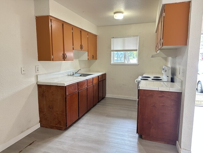 Building Photo - 3218 SE 122nd Ave Rental