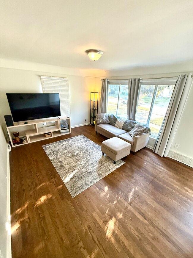 Photo - 1828 Thomas Ave