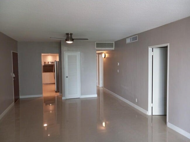 Photo - 3901 S Ocean Dr Unidad 5-O