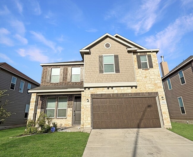 Photo - Contemporary Living in Seguin – Over 2,400...