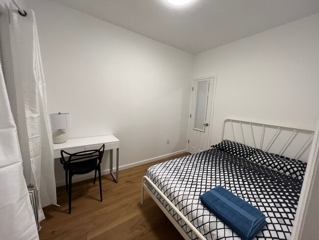 Photo - 239 W 12th St