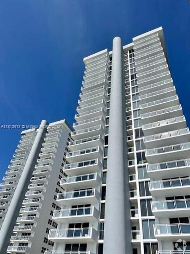 Building Photo - 2030 S Ocean Dr Unit 2030 S Ocean Dr 1521 Rental