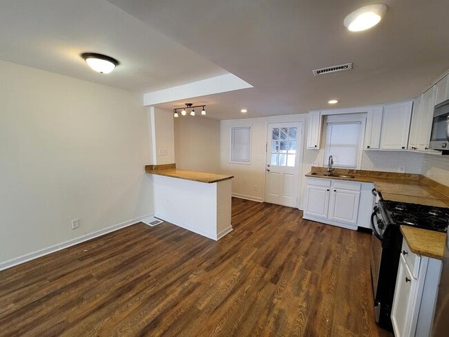 Photo - 5215 Wasena Ave