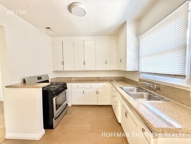 Photo - 902 Alandele Ave