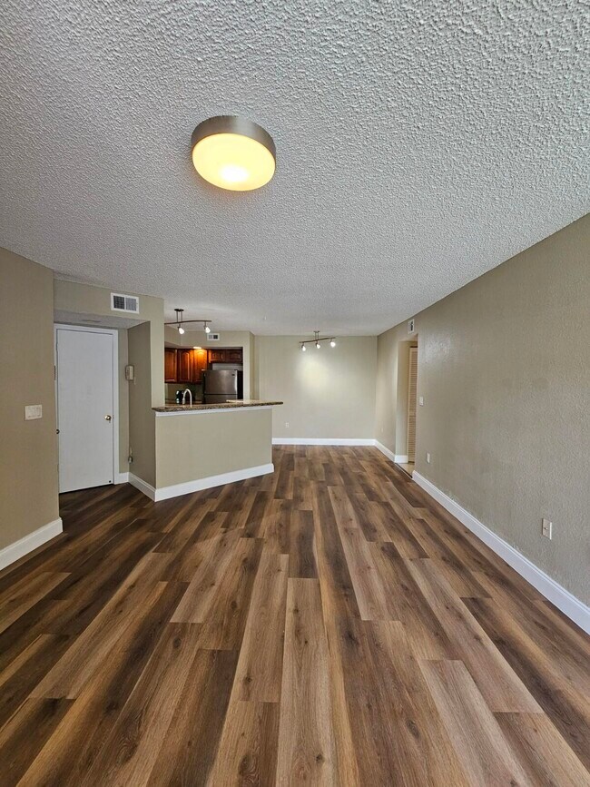 Photo - 1401 Village Blvd Unidad 812 Rental