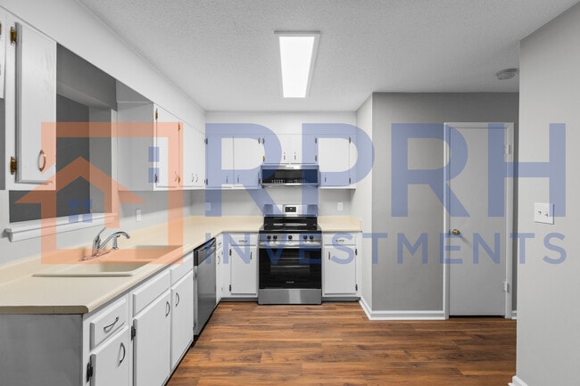 Photo - 670 Cedarbrook Ct