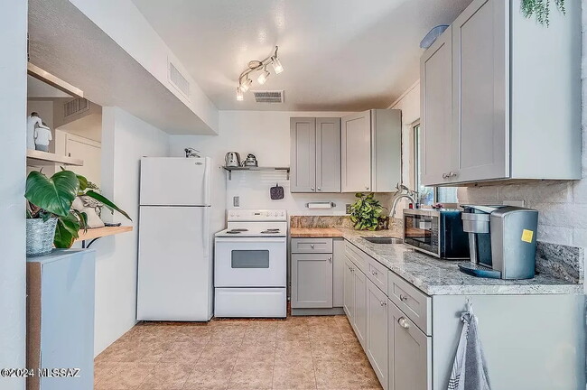 Photo - 3033 N Cherry Ave Unit 3033