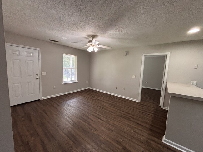 Photo - 201 Maderia Ct