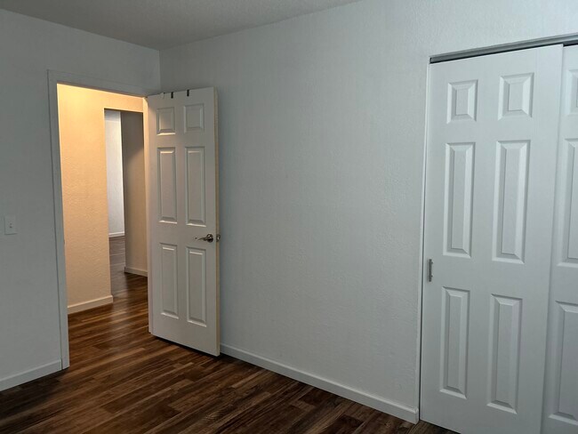Bdr #2 - 211 Smith Rd Unit 211 B