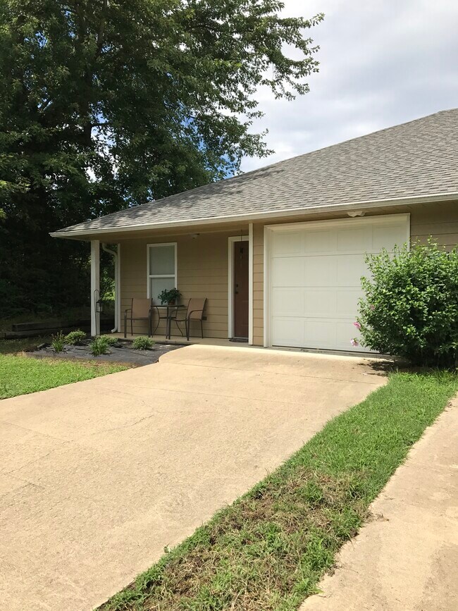 600 Petros Ave Townhome Townhome Rental in Mena AR