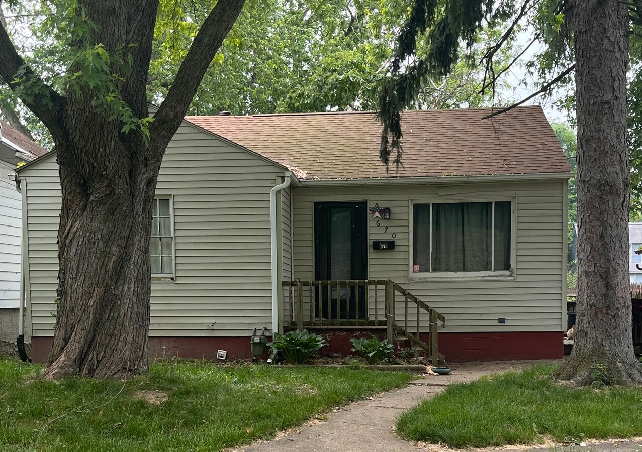 Photo - 670 Schaum Ave