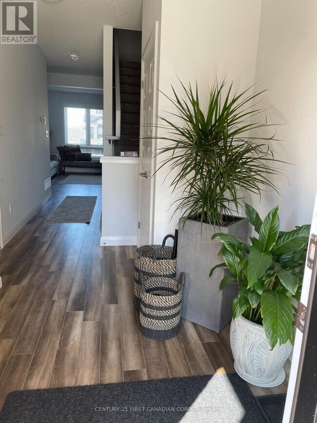 Photo - 827 Kleinburg Dr