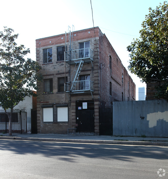 Building Photo - 553 Stanford Ave Rental