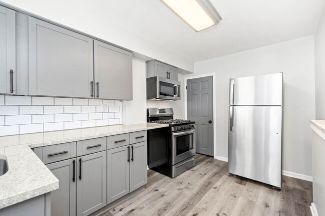 Building Photo - Beautiful 3 bedroom home in Pittsburgh available July 1!