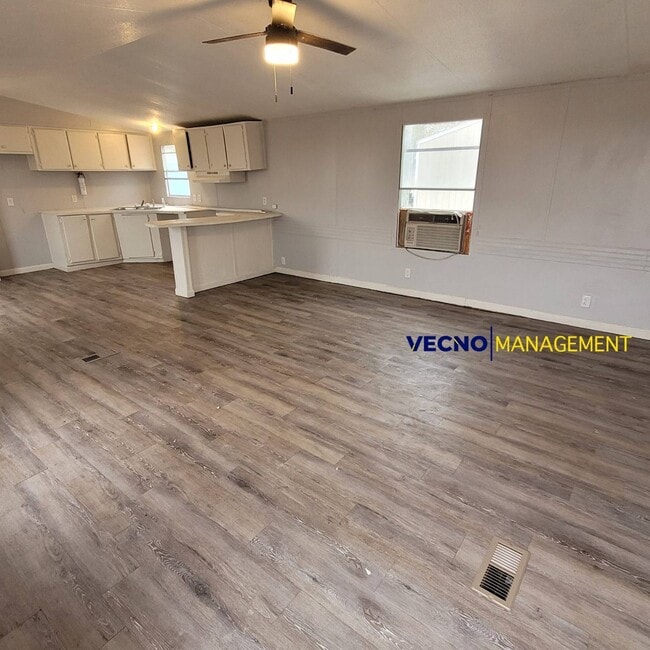 Photo - 3525 E Main St