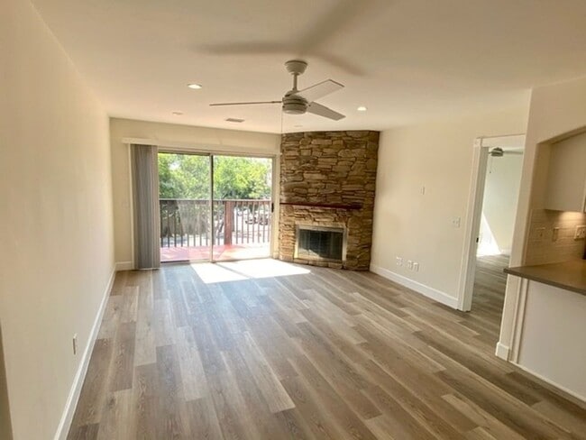 Building Photo - Newly Renovated Two Bed, Two bath La Costa... Rental