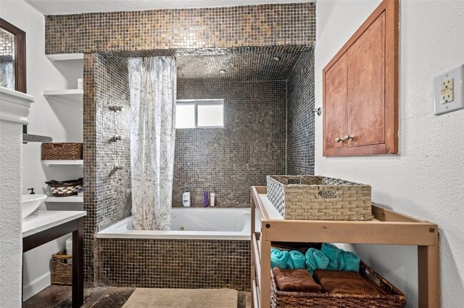Photo - 2311 Addison Rd