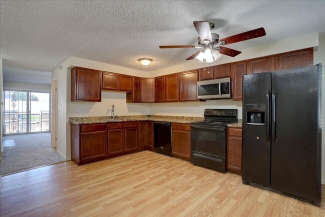 Building Photo - 2+ bedrooms 2.5 bathrooms Rental