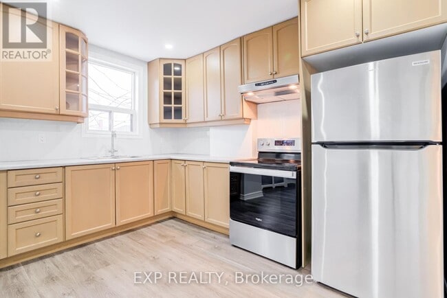 Photo - 384 Oakwood Ave