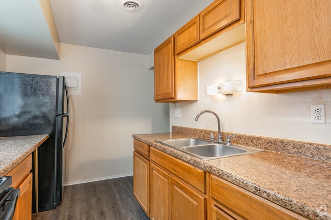 2BR, 1BA - 925SF - Kitchen