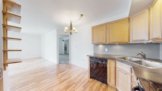 Photo - 601 W 11th Ave