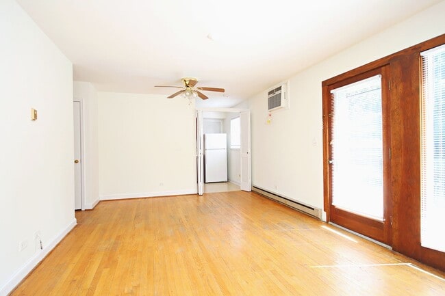 Photo - Student-Friendly Ivy Rd Apartment Near Foo... Unit Ivy Rd 2114 #04