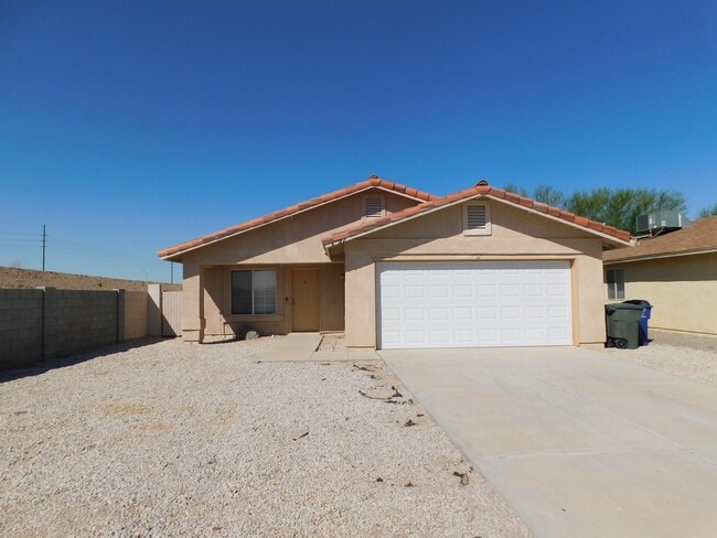 Building Photo - 3 BEDROOM HOME IN OCOTILLO!