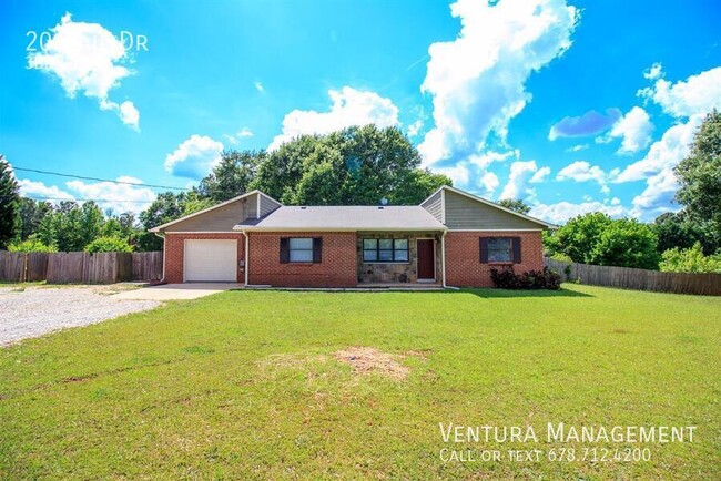 Charming 3-Bedroom Ranch with Spacious Bac... - Charming 3-Bedroom Ranch with Spacious Bac... House