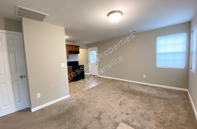 Photo - 2 N Beacon St