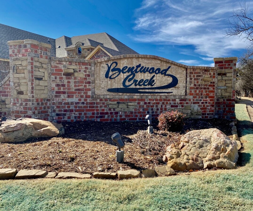 Photo - Beautiful 4 bed, 2 bath WITH an Office in Mustang Schools