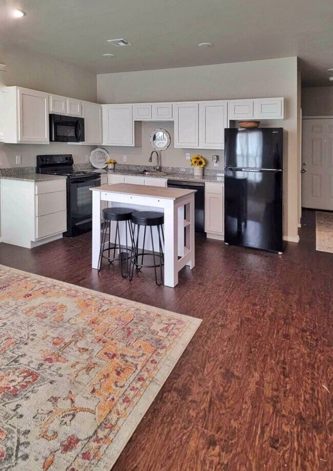 Photo - 3 Bed / 2 Bath Townhome Near Edmond Universities – $1,160