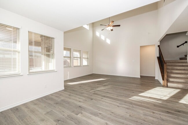 Photo - 1001 Marigold St