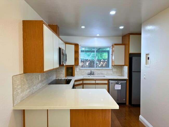 Photo - 2047 Montecito Ave