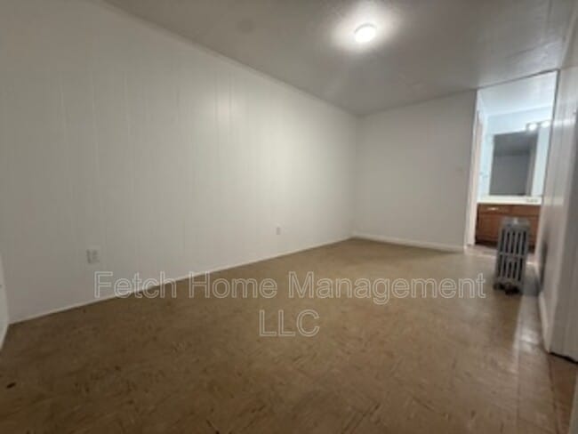 Photo - 347 S George St