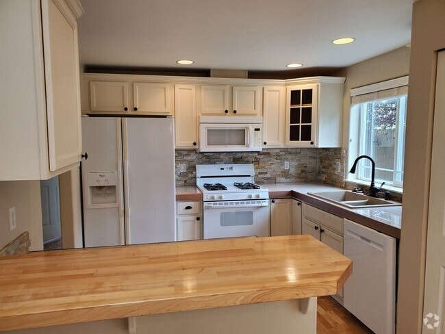 Building Photo - 3 Bd., 2.5 Ba. home in NE Bellingham near ...