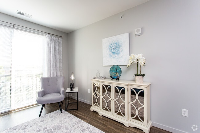 1BR, 1BA - 712 SF - The Grant