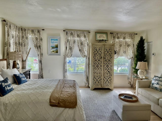 One bedroom living room - 15 N Ocean Breeze