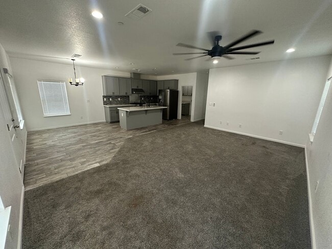 909 E Olive Ave