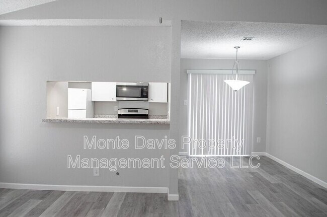 Photo - 2306 Fuzz Fairway Unidad A